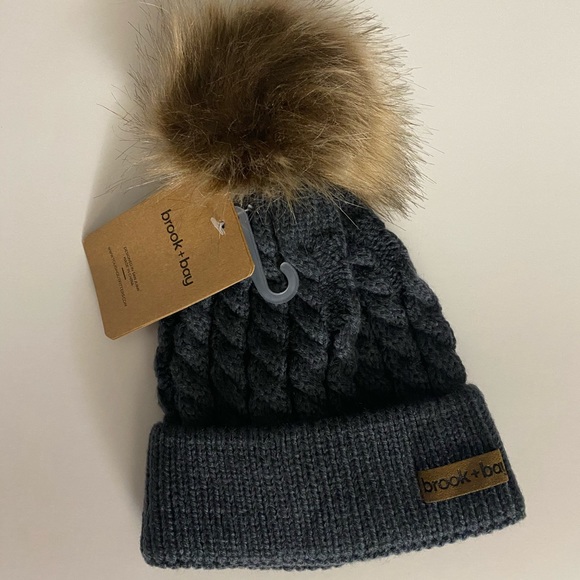 BABY BEANIE FAUX FUR! - Picture 3 of 3